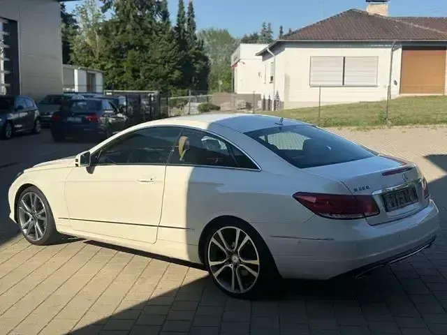 Gebraucht Mercedes E200 185 PS (136 kW) 2015 Weiß Coupé
