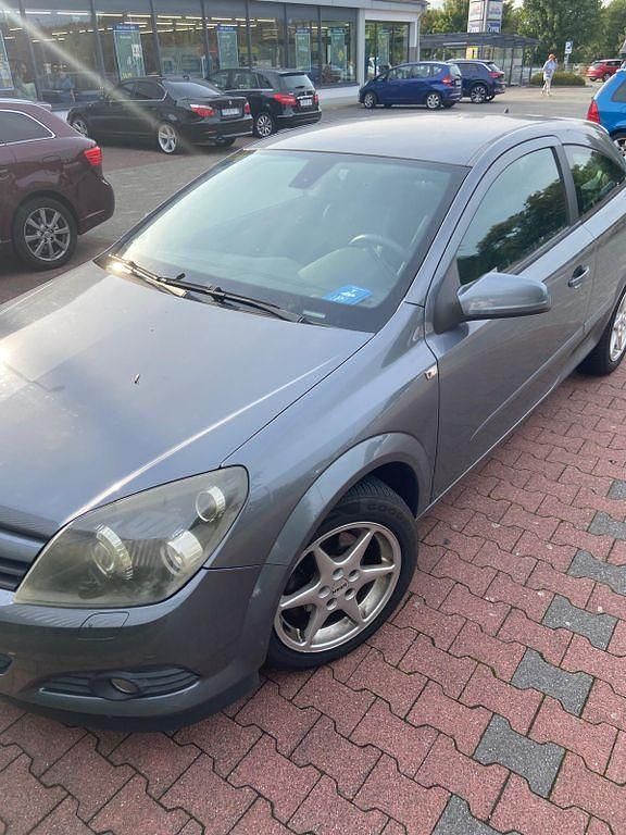 Grau Gebraucht 2005 Opel Astra GTC Coupé | 1.950 € (Teuer) - Bild 1/4