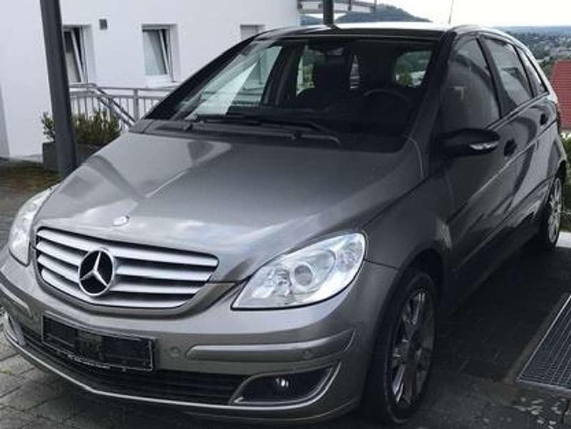 Grau Gebraucht 2005 Mercedes B170 Van / Kleinbus | 1.690 € - Bild 1/4