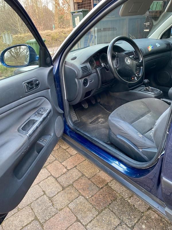 Gebraucht VW Passat 131 PS (96 kW) 2004 Blau Kombi