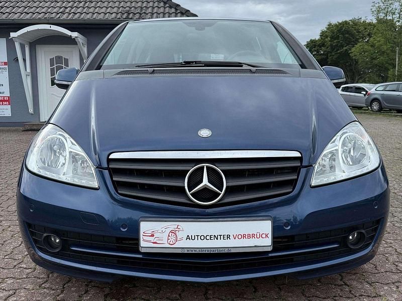 Blau Gebraucht 2011 Mercedes A160 Kleinwagen | 4.850 € (Guter Preis) - Bild 1/4