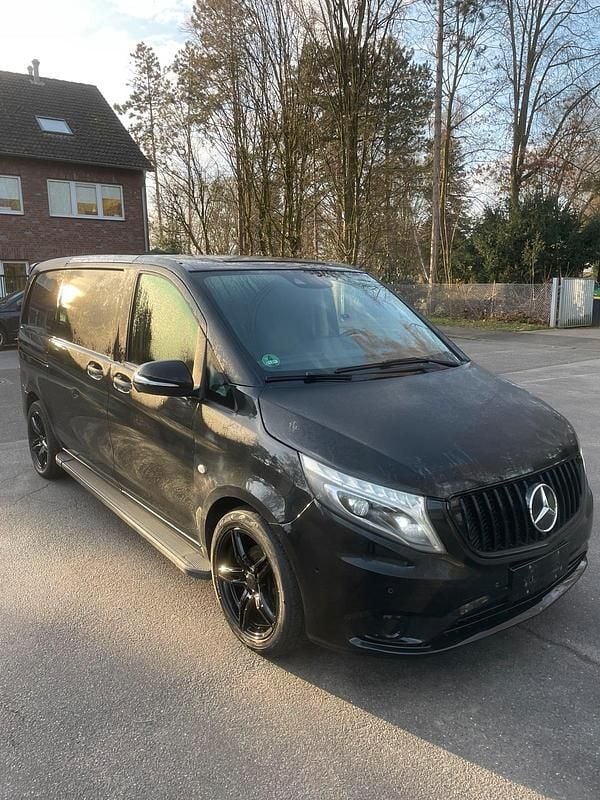 Schwarz Gebraucht 2015 Mercedes Vito Van | 10.890 € (Superpreis) - Bild 1/4