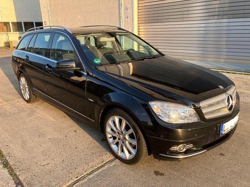 Schwarz Gebraucht 2010 Mercedes C180 Limousine | 4.500 € (Superpreis) - Bild 1/4