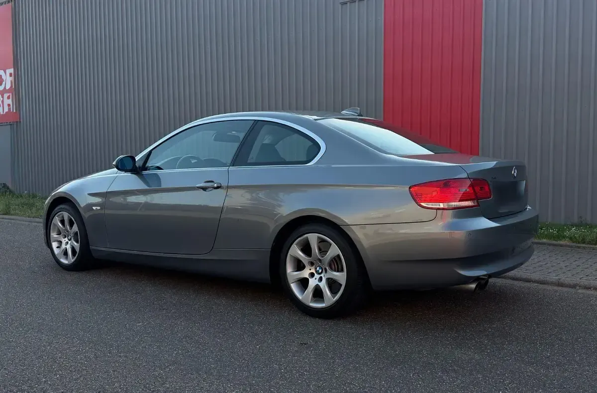 Gebraucht BMW 330 Performance 231 PS (169 kW) 2007 Grau Coupé