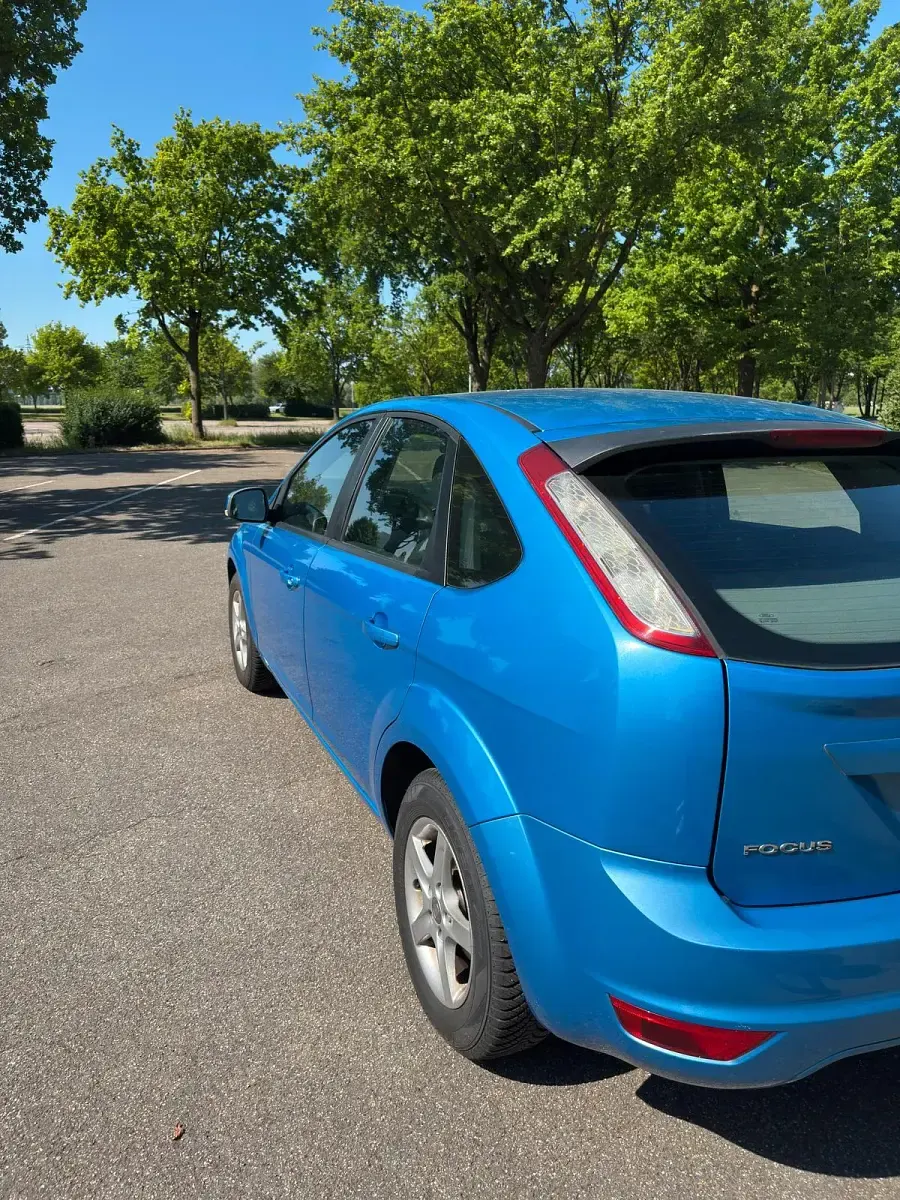 Gebraucht Ford Focus 101 PS (74 kW) 2008 Blau Kleinwagen