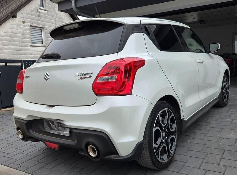 Weiß Gebraucht 2018 Suzuki Swift Sport Kleinwagen | 16.399 € (Fairer Preis) - Bild 1/4