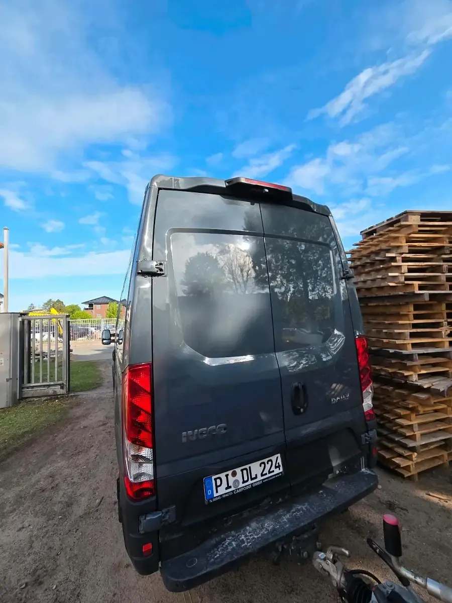 Gebraucht Iveco Daily 170 PS (125 kW) 2023 Grau Van