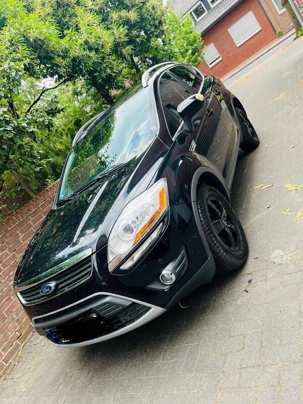 Schwarz Gebraucht 2012 Ford Kuga Titanium SUV | 7.000 € (Fairer Preis) - Bild 1/4