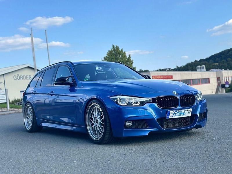 Blau Gebraucht 2019 BMW 330 M Sport Kombi | 17.999 € (Guter Preis) - Bild 1/4