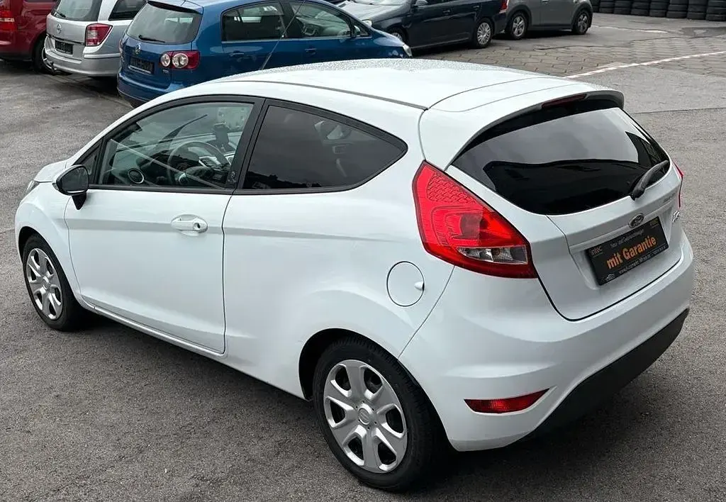 Gebraucht Ford Fiesta Champions Edition 60 PS (44 kW) 2012 Weiß Kleinwagen