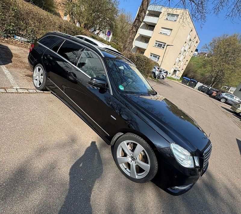 Gebraucht Mercedes E200 Avantgarde 184 PS (135 kW) 2010 Schwarz Limousine
