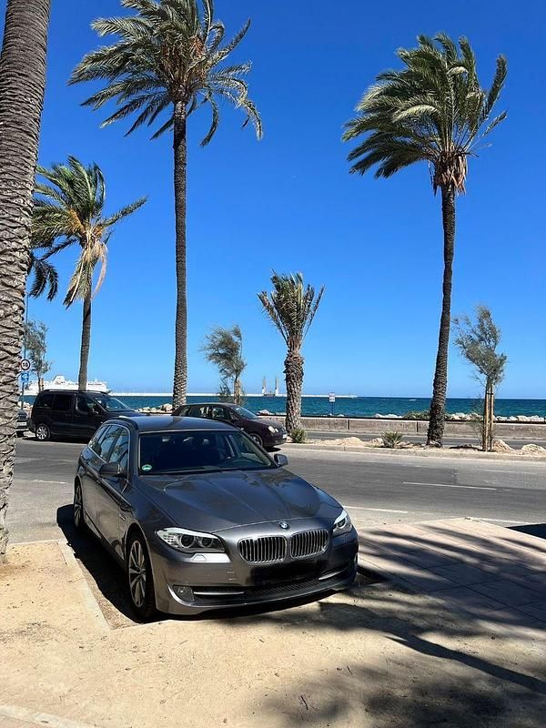 Gebraucht BMW 520 184 PS (135 kW) 2012 Grau Kombi