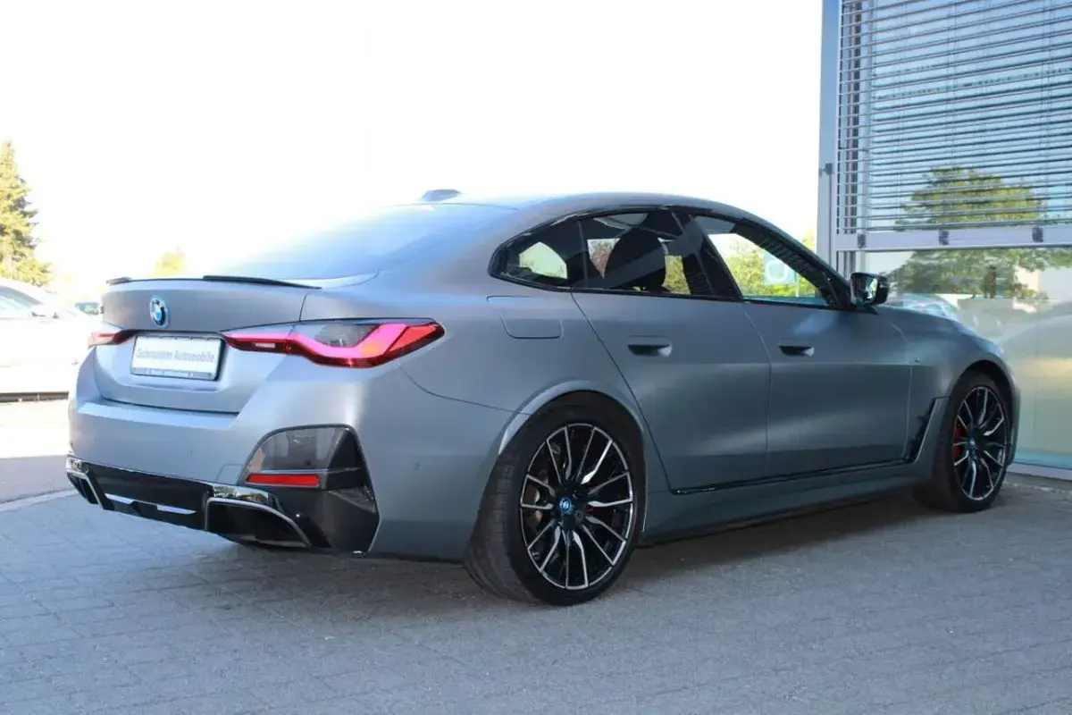 Gebraucht BMW i4 M Sport 350 kW (476 PS) 2023 Bmw individual frozen pure gre Limousine