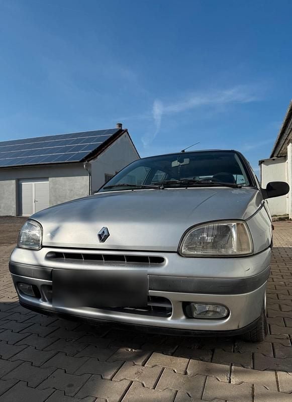 Gebraucht Renault Clio 54 PS (39 kW) 1996 Grau Kleinwagen