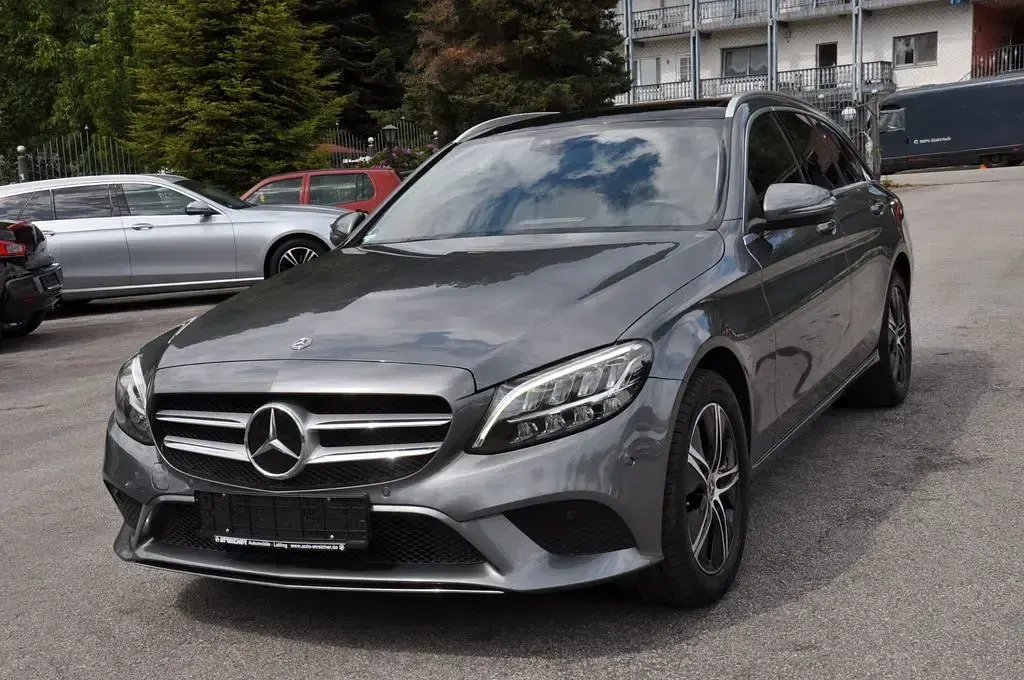 Gebraucht Mercedes C200 Avantgarde 160 PS (117 kW) 2021 Grau Limousine