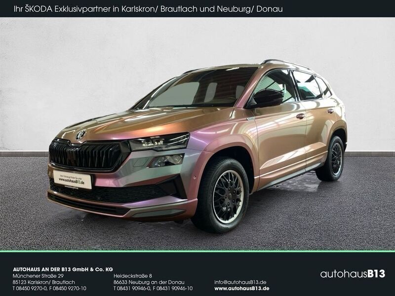 Stahlgrau Gebraucht 2022 Skoda Karoq SportLine SUV | 35.450 € (Fairer Preis) - Bild 1/4