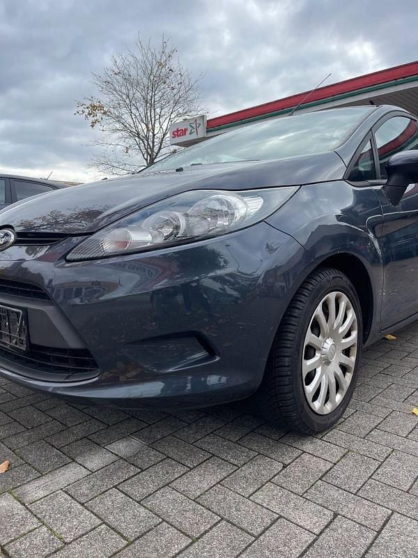 Grau Gebraucht 2012 Ford Fiesta Titanium Kleinwagen | 3.999 € (Guter Preis) - Bild 1/4