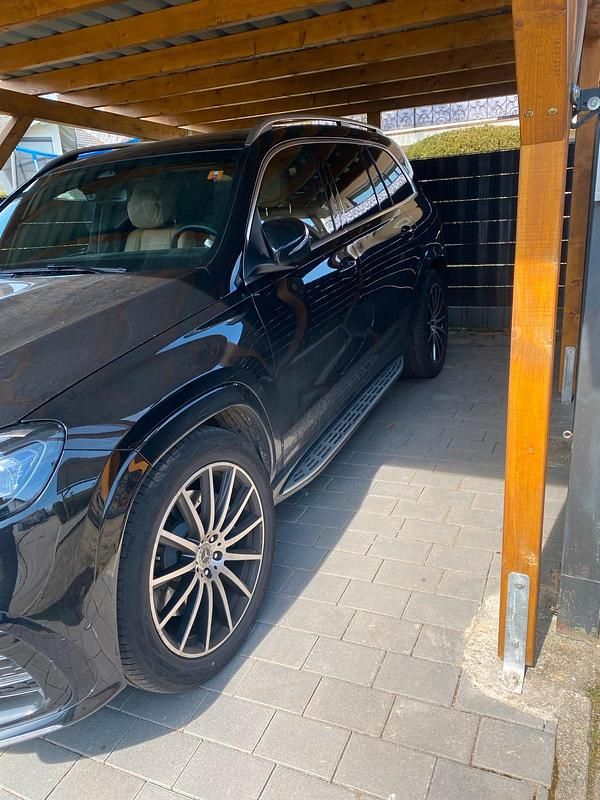 Gebraucht Mercedes GLS450 367 PS (269 kW) 2025 Schwarz SUV