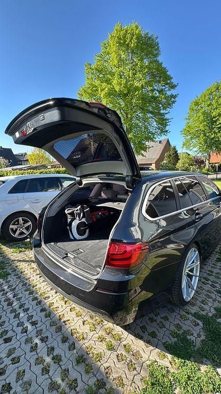 Grau Gebraucht 2011 BMW 528 Performance Kombi | 17.699 € (Teuer) - Bild 1/4