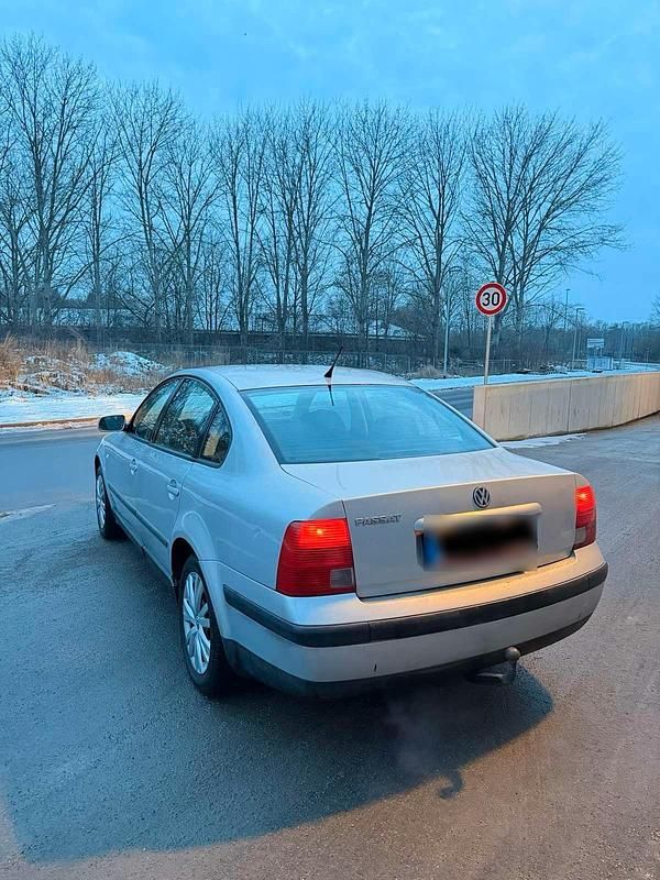 Gebraucht VW Passat 105 PS (77 kW) 1999 Grau Limousine