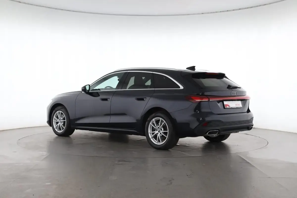 Gebraucht Audi A5 Comfort 204 PS (150 kW) 2025 Blau Kombi