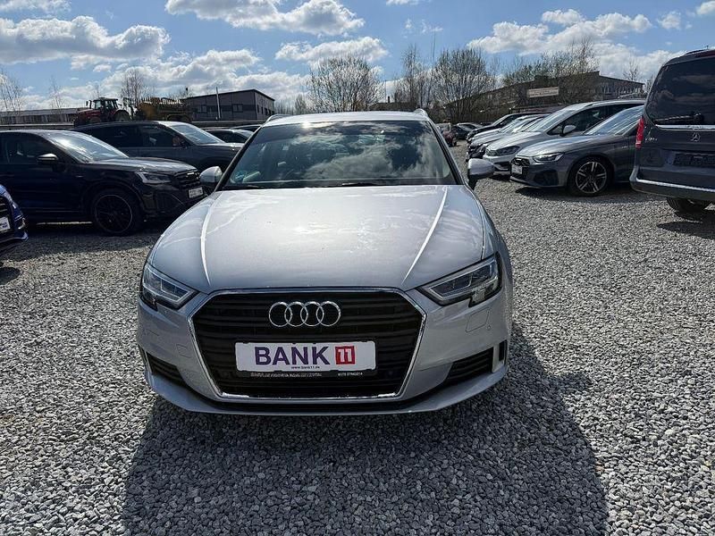 Gebraucht Audi A3 Sport 116 PS (85 kW) 2019 Silber Limousine