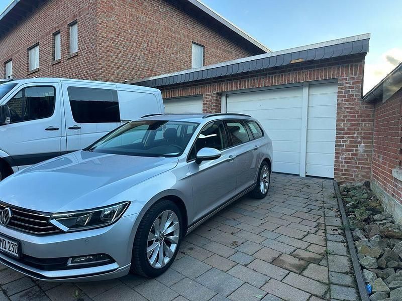 Silber Gebraucht 2017 VW Passat Kombi | 9.600 € (Fairer Preis) - Bild 1/4