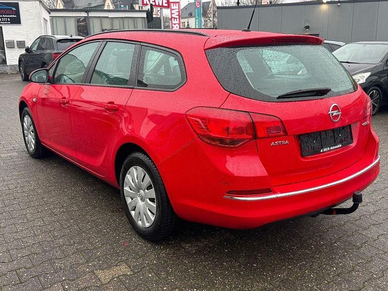 Gebraucht Opel Astra Edition 110 PS (80 kW) 2016 Rot Kombi