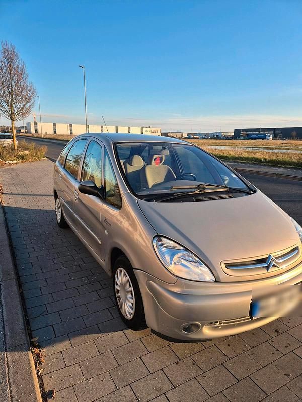 Beige Gebraucht 2001 Citroën Xsara Picasso Van / Kleinbus | 3.000 € (Teuer) - Bild 1/4