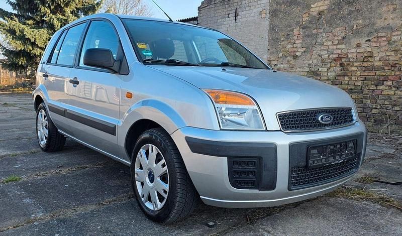 Gebraucht Ford Fusion Ambiente 80 PS (58 kW) 2011 Silber Kleinwagen