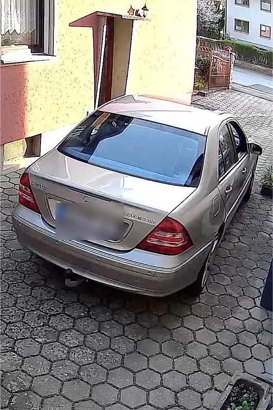 Gold Gebraucht 2004 Mercedes C230 Limousine | 3.800 € (Fairer Preis) - Bild 1/3