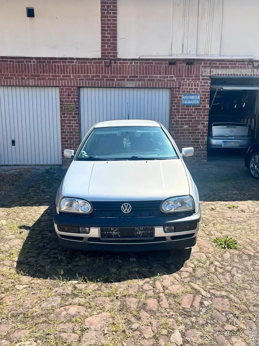Gebraucht VW Golf III 90 PS (66 kW) 1995 Silber Kleinwagen