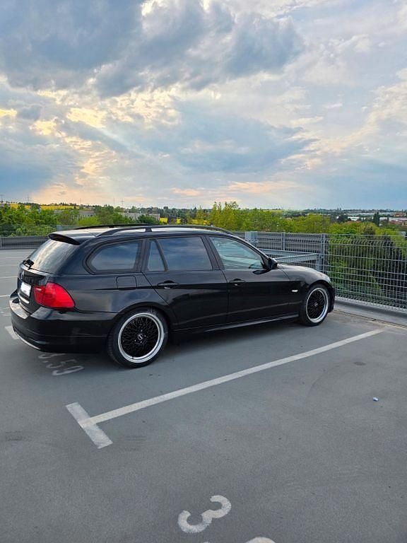 Gebraucht BMW 318 180 PS (132 kW) 2008 Schwarz Kombi