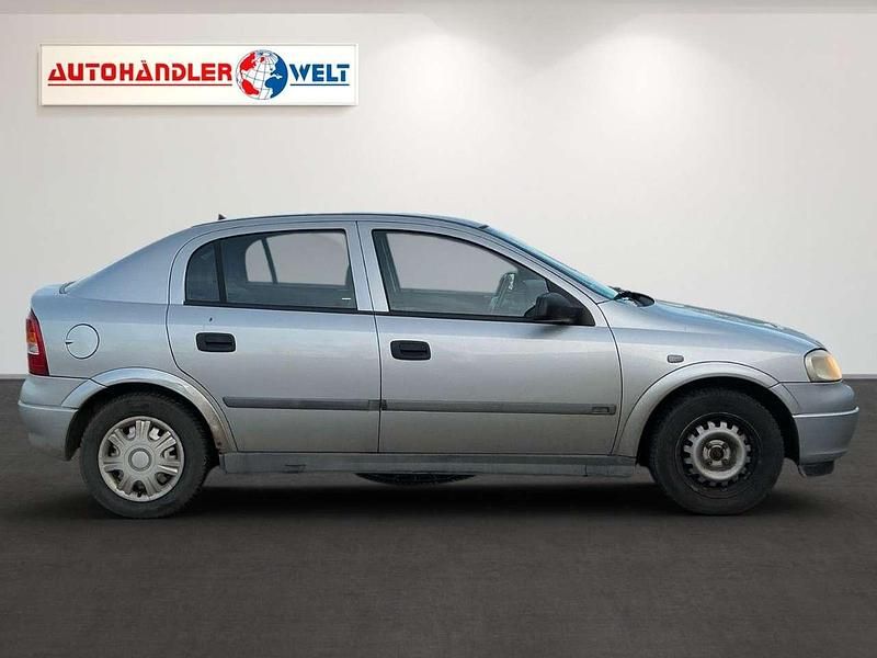 Gebraucht Opel Astra Selection 84 PS (61 kW) 2001 Silber Limousine