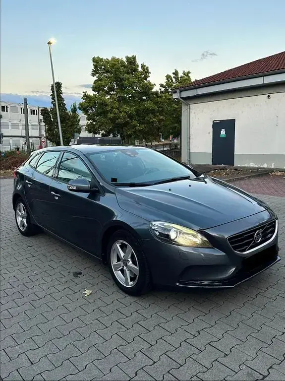 Gebraucht Volvo V40 Business Edition 120 PS (88 kW) 2014 Grau Limousine