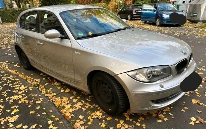 Grau Gebraucht 2009 BMW 120 Sport Line Kleinwagen | 3.400 € (Superpreis) - Bild 1/4