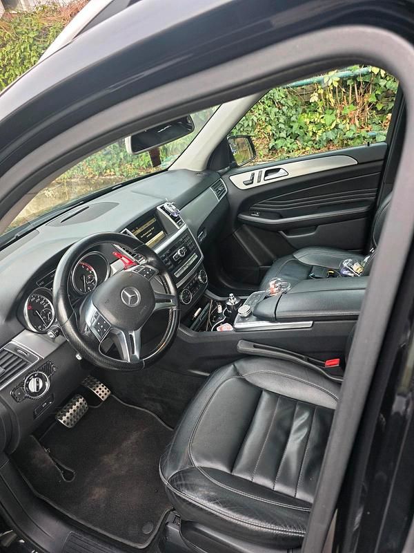 Gebraucht Mercedes ML350 258 PS (189 kW) 2012 Schwarz SUV
