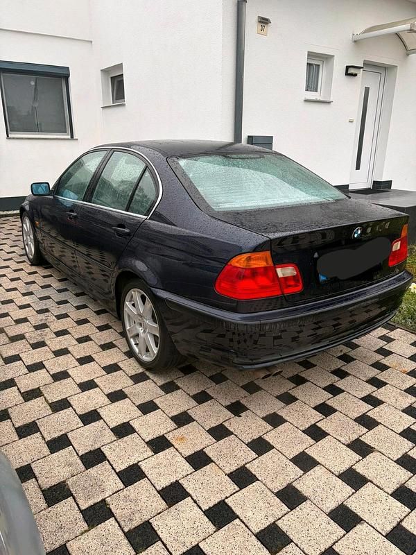 Gebraucht BMW 320 150 PS (110 kW) 1998 Blau Limousine