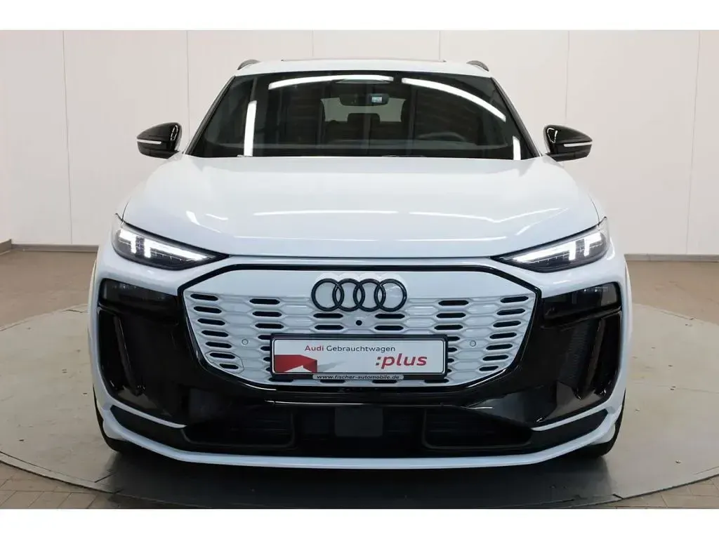 Gebraucht Audi SQ6 Sportback e-tron Comfort 359 kW (489 PS) 2025 Gletscherweiß metallic SUV