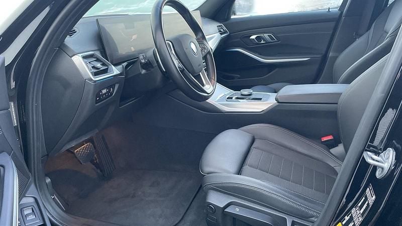 Gebraucht BMW 330e Efficient Dynamics 292 PS (214 kW) 2022 Schwarz uni Kombi