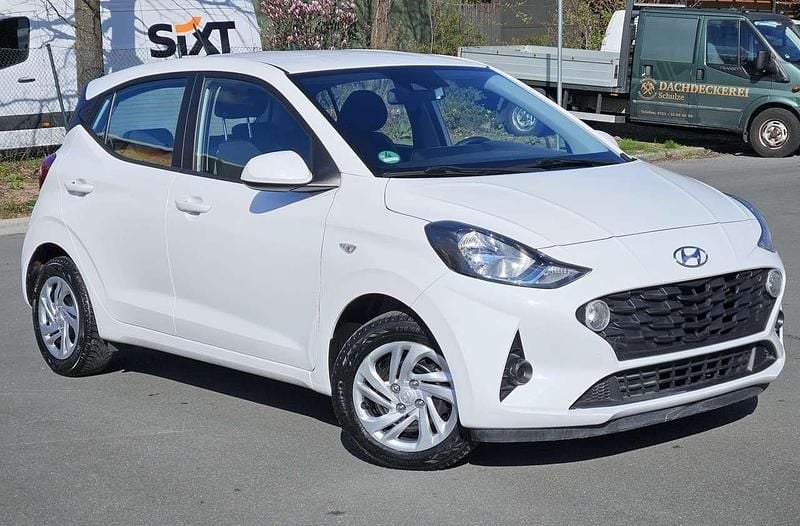 Gebraucht Hyundai i10 Select 67 PS (49 kW) 2023 Atlas white / sol Kleinwagen