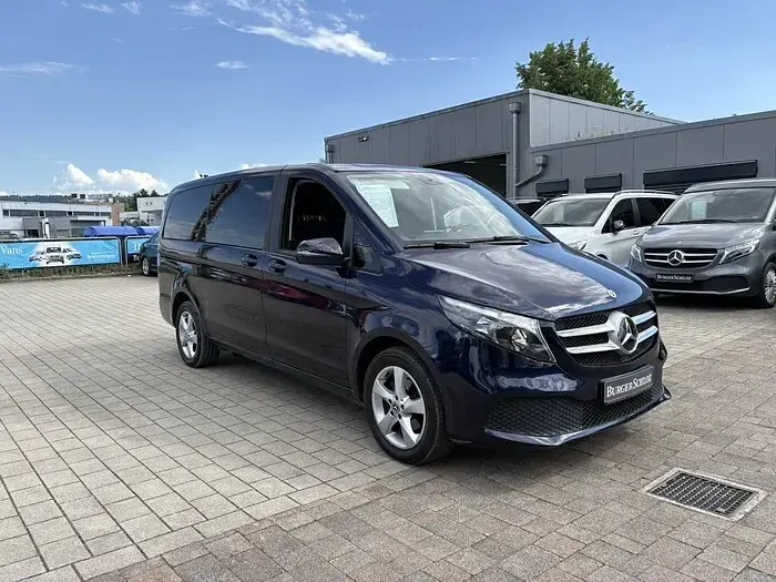 Gebraucht Mercedes V220 163 PS (119 kW) 2022 Cavansitblau metallic Van / Kleinbus