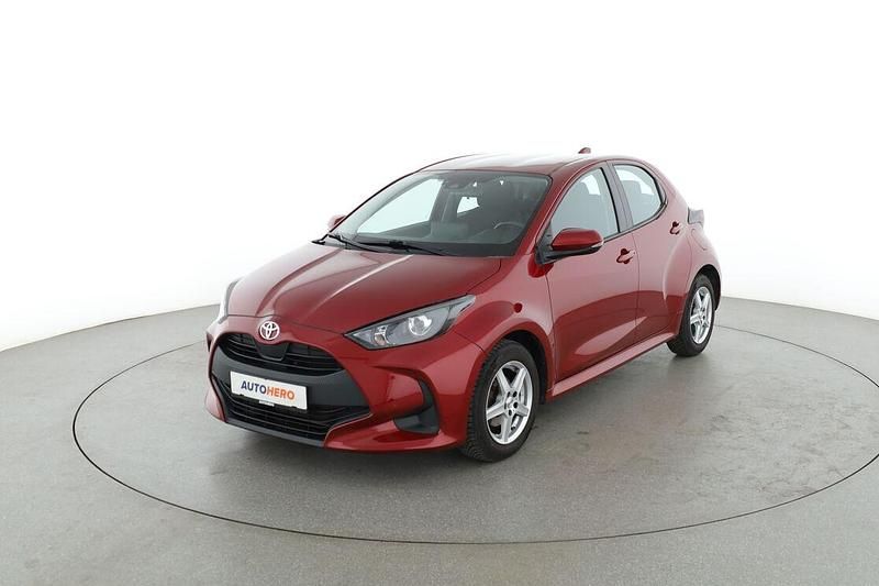 Rot Gebraucht 2021 Toyota Yaris Comfort Limousine | 13.530 € (Fairer Preis) - Bild 1/3