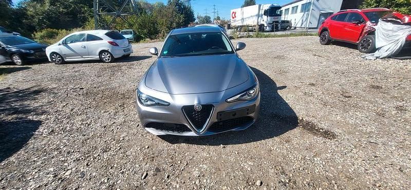 Grau Gebraucht 2016 Alfa Romeo Giulia Super Limousine | 11.900 € (Fairer Preis) - Bild 1/4
