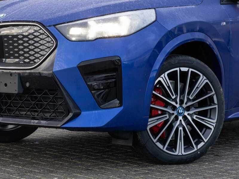 Gebraucht BMW iX2 M Sport 225 kW (306 PS) 2024 Portimao blau SUV