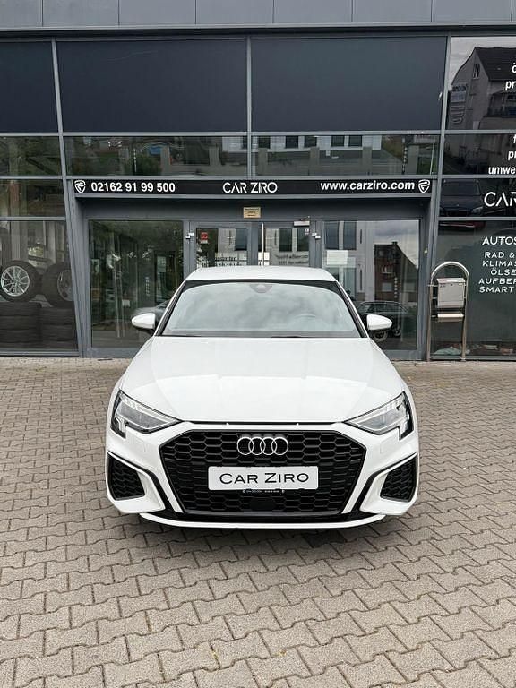 Weiß Gebraucht 2021 Audi A3 Sportback g-tron S-Line Limousine | 25.500 € - Bild 1/4
