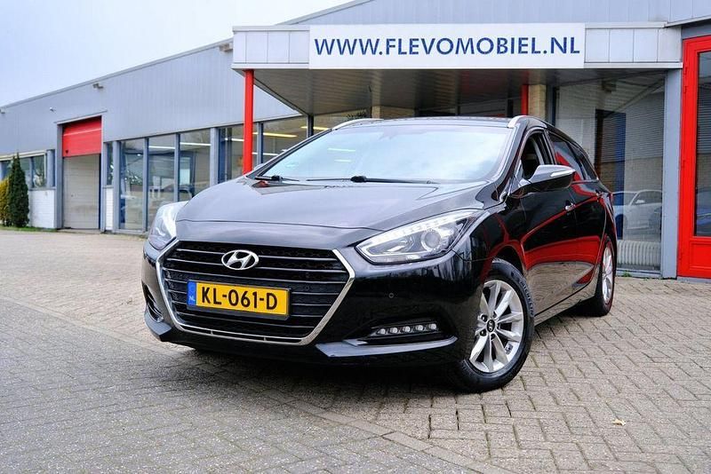 Gebraucht Hyundai i40 116 PS (85 kW) 2016 Schwarz Kombi
