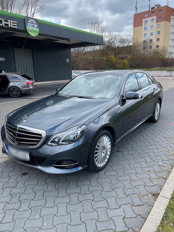 Andere farben Gebraucht 2015 Mercedes E250 Limousine | 25.000 € (Teuer) - Bild 1/4