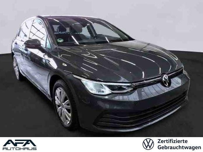 Grau Gebraucht 2023 VW Golf VIII Life Limousine | 21.508 € (Fairer Preis) - Bild 1/4