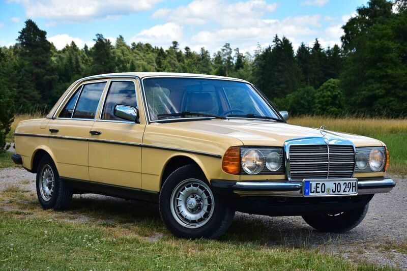 Gelb Gebraucht 1980 Mercedes 200 Limousine | 5.800 € - Bild 1/4